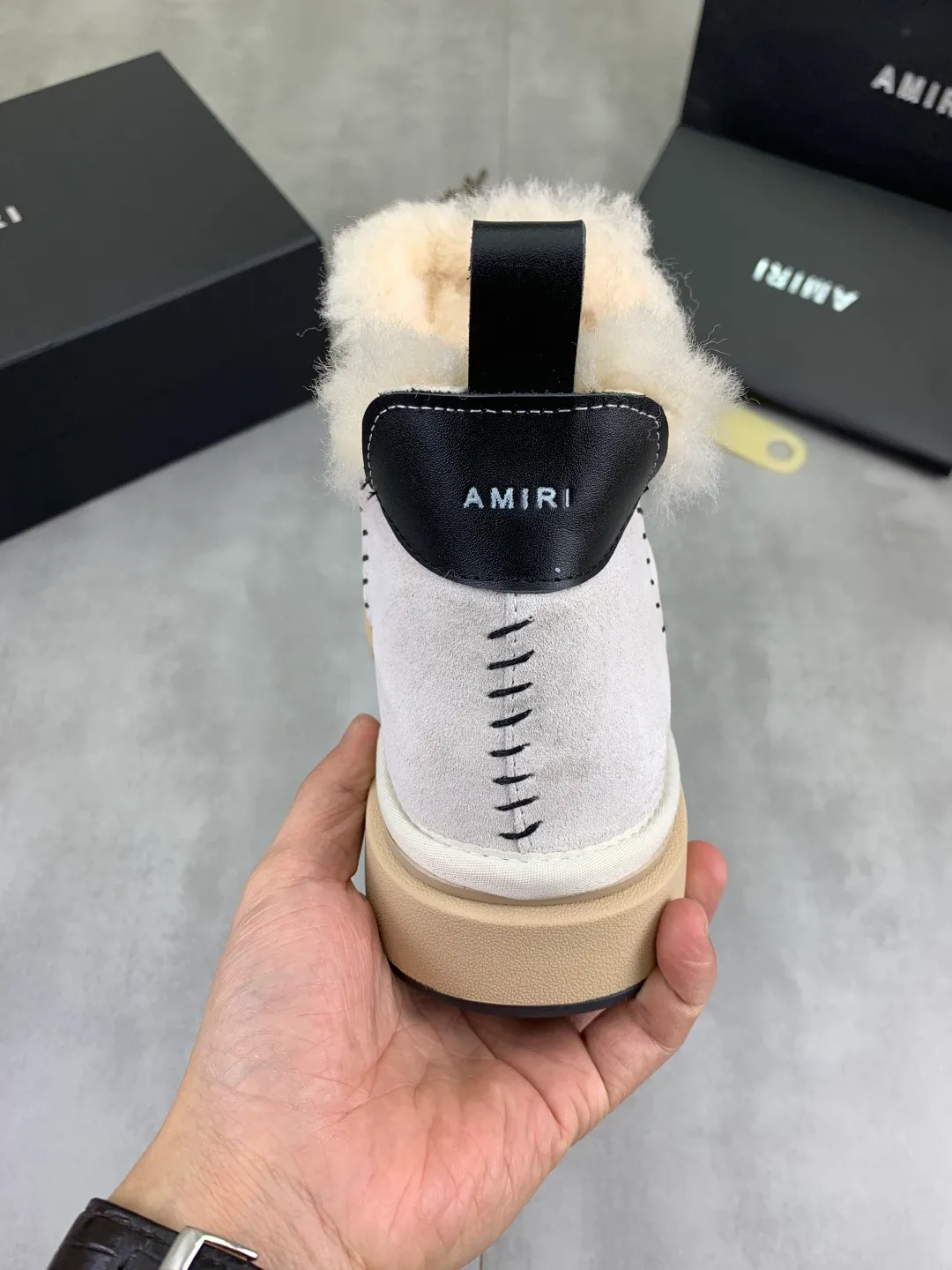 Men's shoes 💰P520 New high-quality fur-integrated Amiri Emile new winter wool shoes MA-1 wool shoes Amiri gave up the rock punk style in the new season. It uses a lot of unsaturated colors, Morandi tones, whether you see or wear them, it will make people very happy. The large tongue of the bread shoes continues, shortens the length of the shoe body, thickens the midsole, and the toe part is more rounded. Amiri's brand letters and MA logo appear on the side of the shoe. Fabric: Original custom imported first-layer frosted cowhide + real wool lining. Outsole TPU material. Bottom thickness 4CM. Color: three colors available. Size: #女 models 35-40